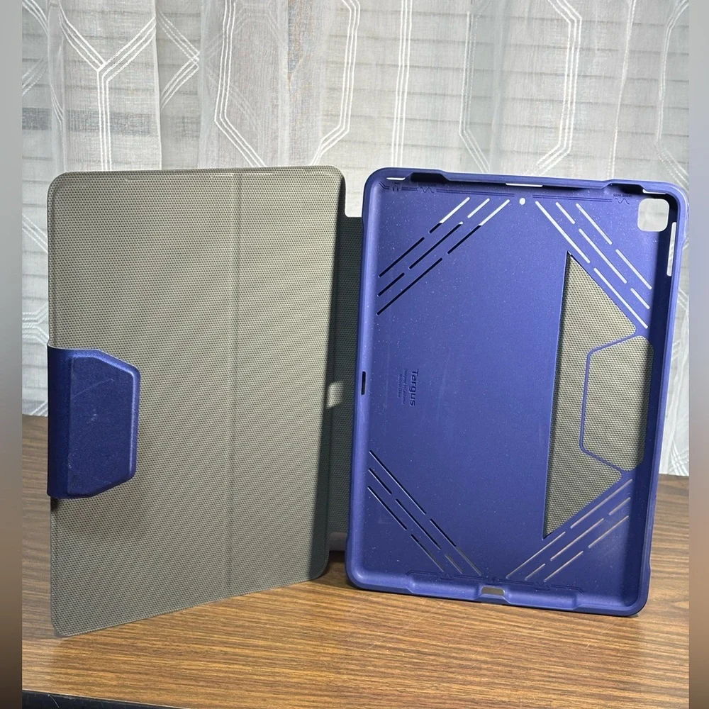 Targus Pro-TeK Case Blue folio style for I-pad 7,8 & 9th generation 10.5” and …